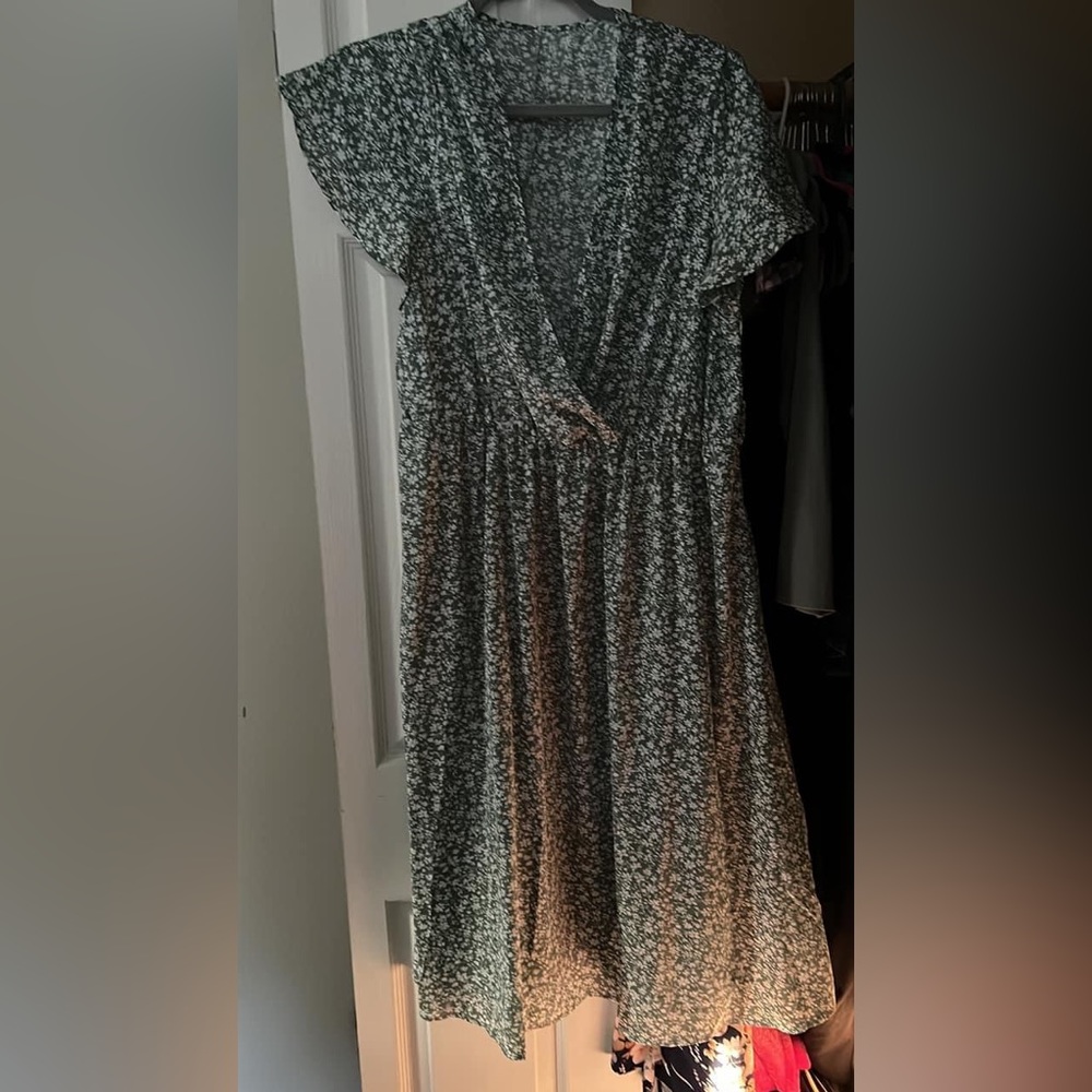 EUC women’s floral maternity dress